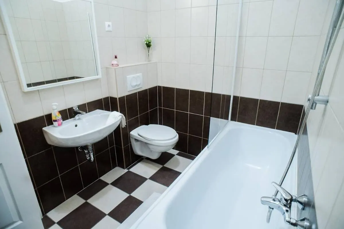 Very Central Spacious Ac Apartment Budapest