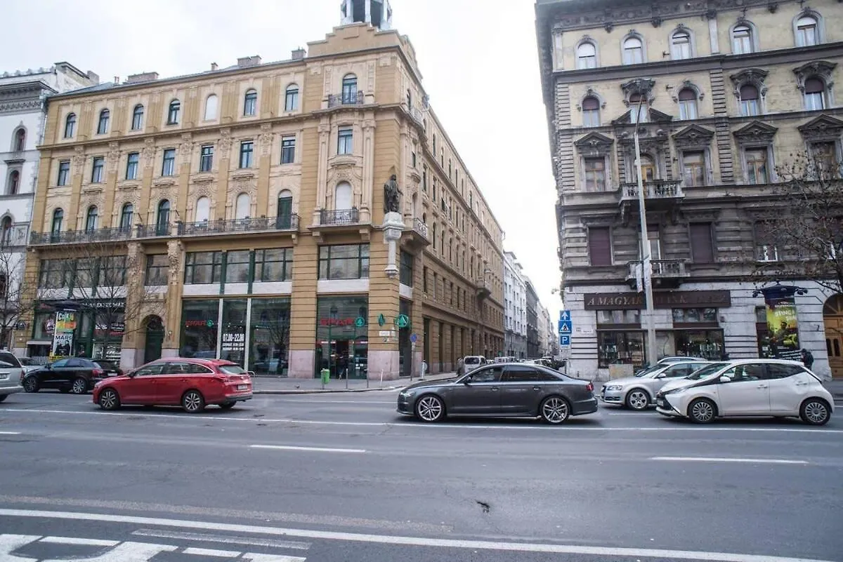 Very Central Spacious Ac Apartment Budapest