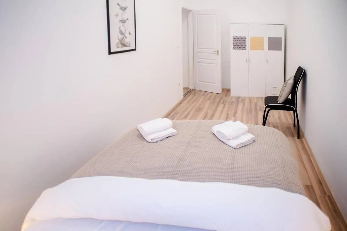 Very Central Spacious Ac Apartment Budapest